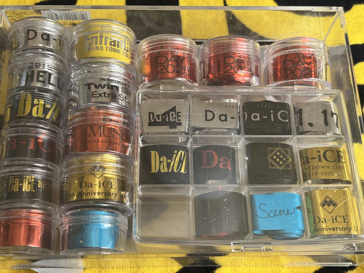 a_sa_kana's tweet image. 銀テ収納　(全て100均) いい感じ

Da-iCE ARENA TOUR 2025 -EntranCE-
銀テ追加✨
今回3公演行って取れた銀テは2本
(1本は取れなかった友人へ渡し済)
文字いい感じ収まって良い✨
#EntranCE #TERMiNaL #Da_iCE