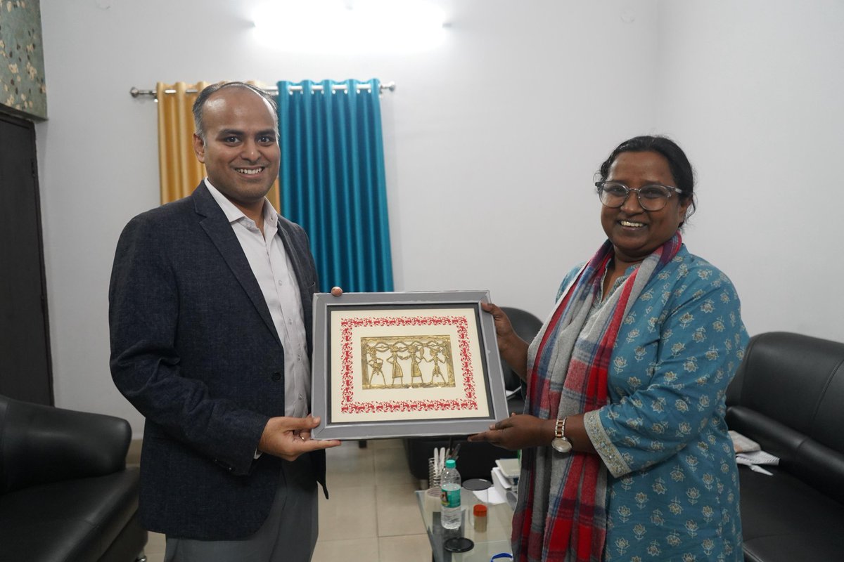 घाटशिला विधानसभा उपचुनाव 2025 के सफल एवं शांतिपूर्ण संपादन में मार्गदर्शन और सतत पर्यवेक्षण प्रदान करने हेतु सामान्य प्रेक्षक श्रीमती राखी विश्वास का आभार। निर्वाचन प्रक्रिया के हर चरण में उनके सहयोग से सुचारू व निष्पक्ष मतदान/मतगणना सुनिश्चित हो सकी।