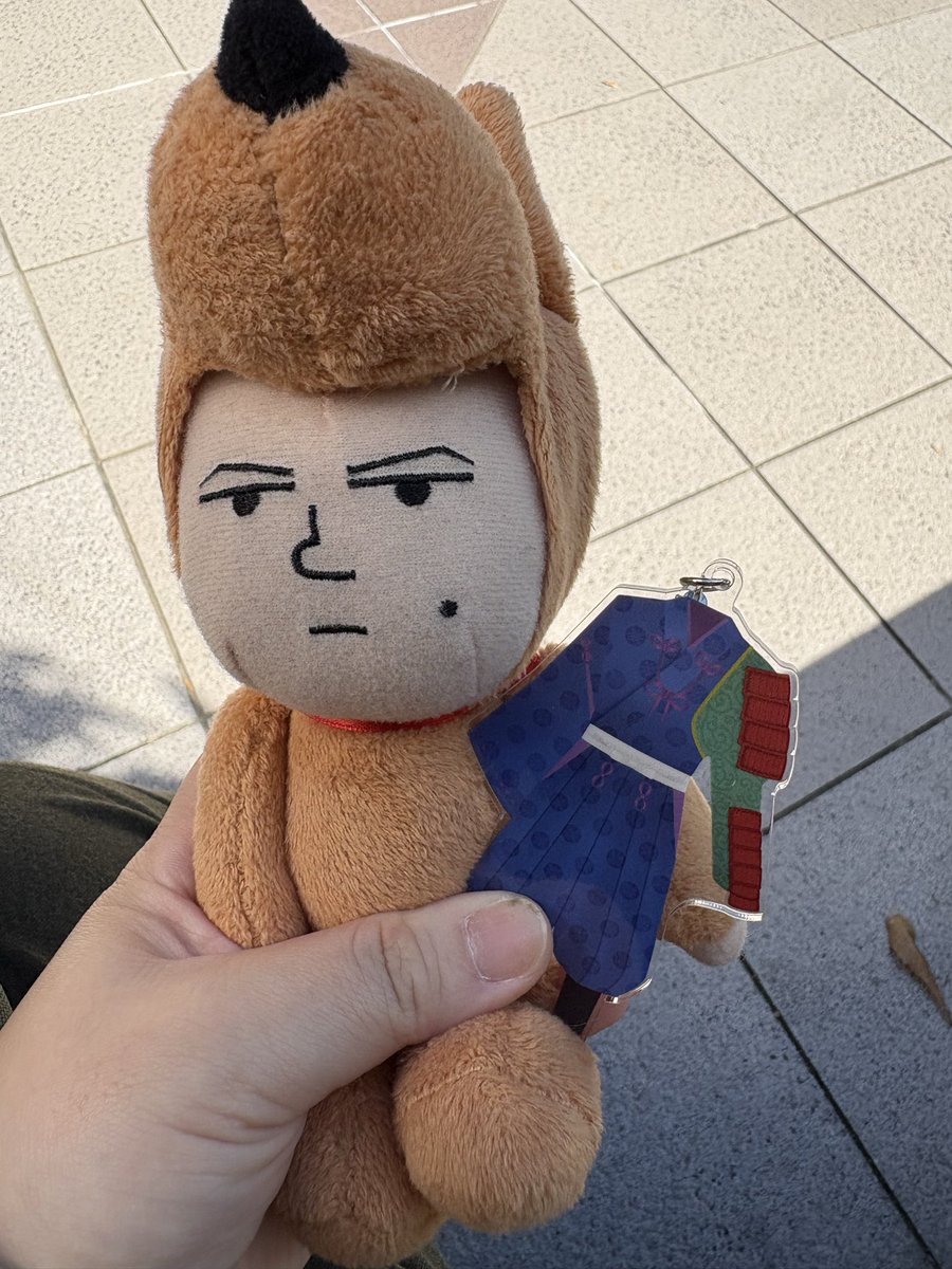 0_chiru_0's tweet photo. ひぃ〜…！ひぃ〜…！着いたよぉ…着いちゃったよぉ〜…！！物販の時間過ぎてから来たけど落ち着いてたな、つか待って…運試しでアクキー買ったら出たんですが！！？？もう勘弁してぇ…(´；ω；｀)ｽｷ… https://t.co/QbMFvI4taq