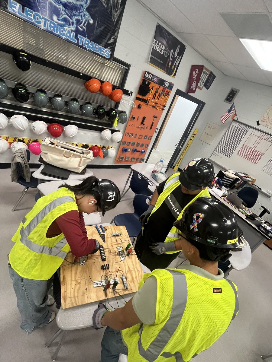 high_scorpion's tweet image. Horizon High SchoolPracticum of Construction.Learing Industrial Motor Control.🎢 #WeAreClint,#RepTheH, #ScorpionStrong,#ClintIsUnited4Excellence