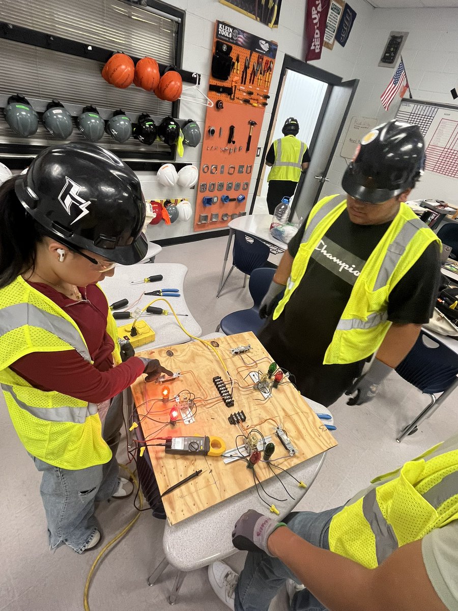 high_scorpion's tweet image. Horizon High SchoolPracticum of Construction.Learing Industrial Motor Control.🎢 #WeAreClint,#RepTheH, #ScorpionStrong,#ClintIsUnited4Excellence