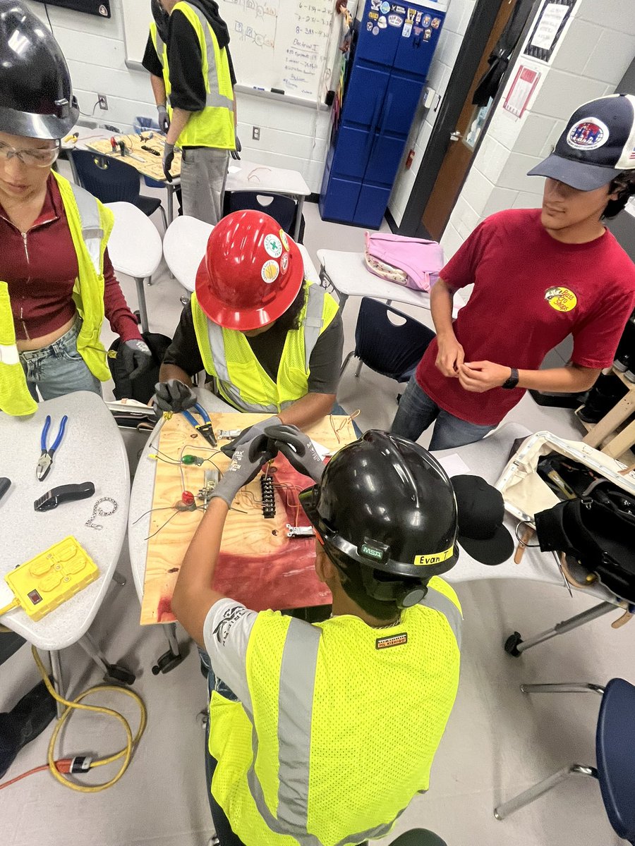 high_scorpion's tweet image. Horizon High SchoolPracticum of Construction.Learing Industrial Motor Control.🎢 #WeAreClint,#RepTheH, #ScorpionStrong,#ClintIsUnited4Excellence