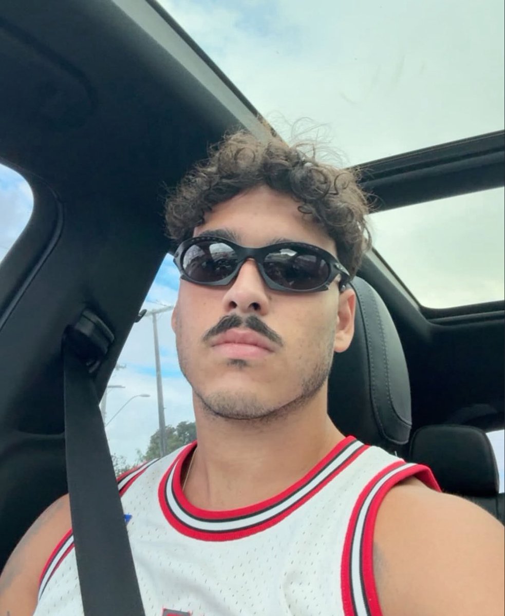 saletaobj's tweet image. posso falar?