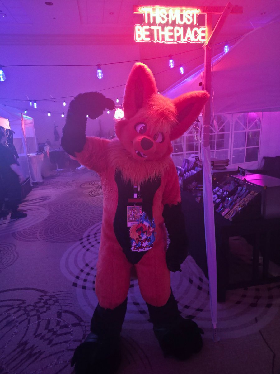 You know what place it's for? A big ol' smooch. Possibly thighs. Either way, I'm WAITING~!

Happy #FursuitFriday ~
📍: Furrydelphia 2025
📷: <a href="/_AmanAquila/">Aman</a>