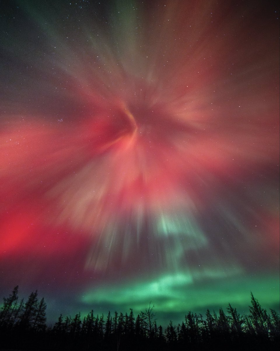 Red corona action from 11/11 in Northern Minnesota