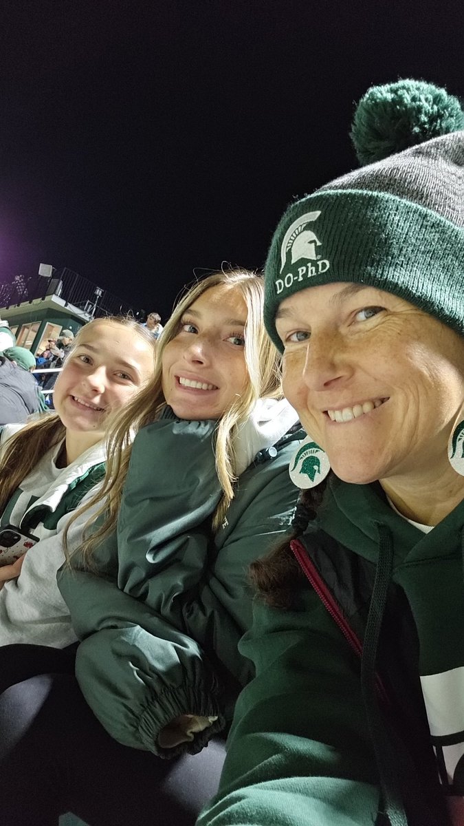 rustilyn's tweet image. had a date night with my girls to watch @MSU_wsoccer in game 1 of the NCAA Tourney 💚🤍 #GoGreen
