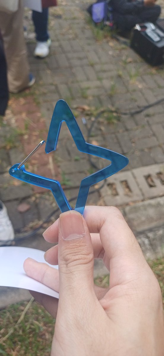 I found this on CF, Kanata's star i guess?? Whoever lost this pls tell me cuz this looks like an official merch(?) Or cosplay prop(?)