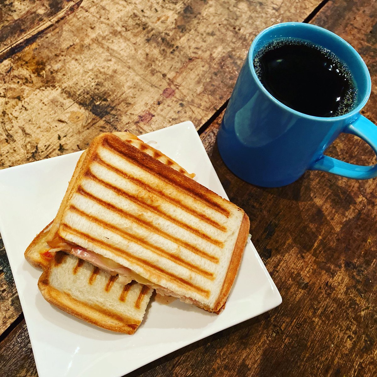 CHPCOFFEE1's tweet photo. ホットサンドとコーヒー。
相性の良い組み合わせです。
皆様のご来店お待ちしております。

#chpcoffee #シーエイチピーコーヒー #美味しいコーヒー #ホットサンド https://t.co/4kVGoqNvob