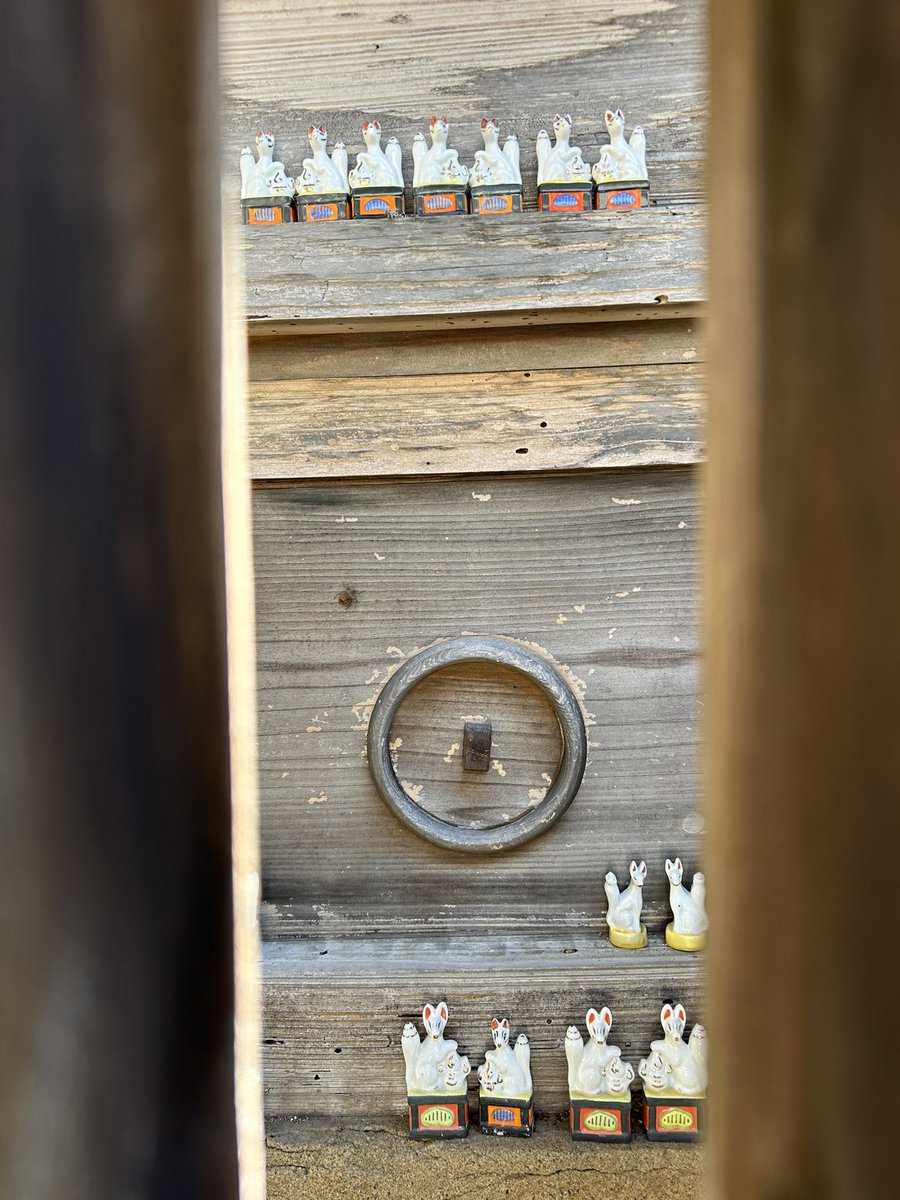 都稲荷社の孤穴 蓋があるのは珍しい