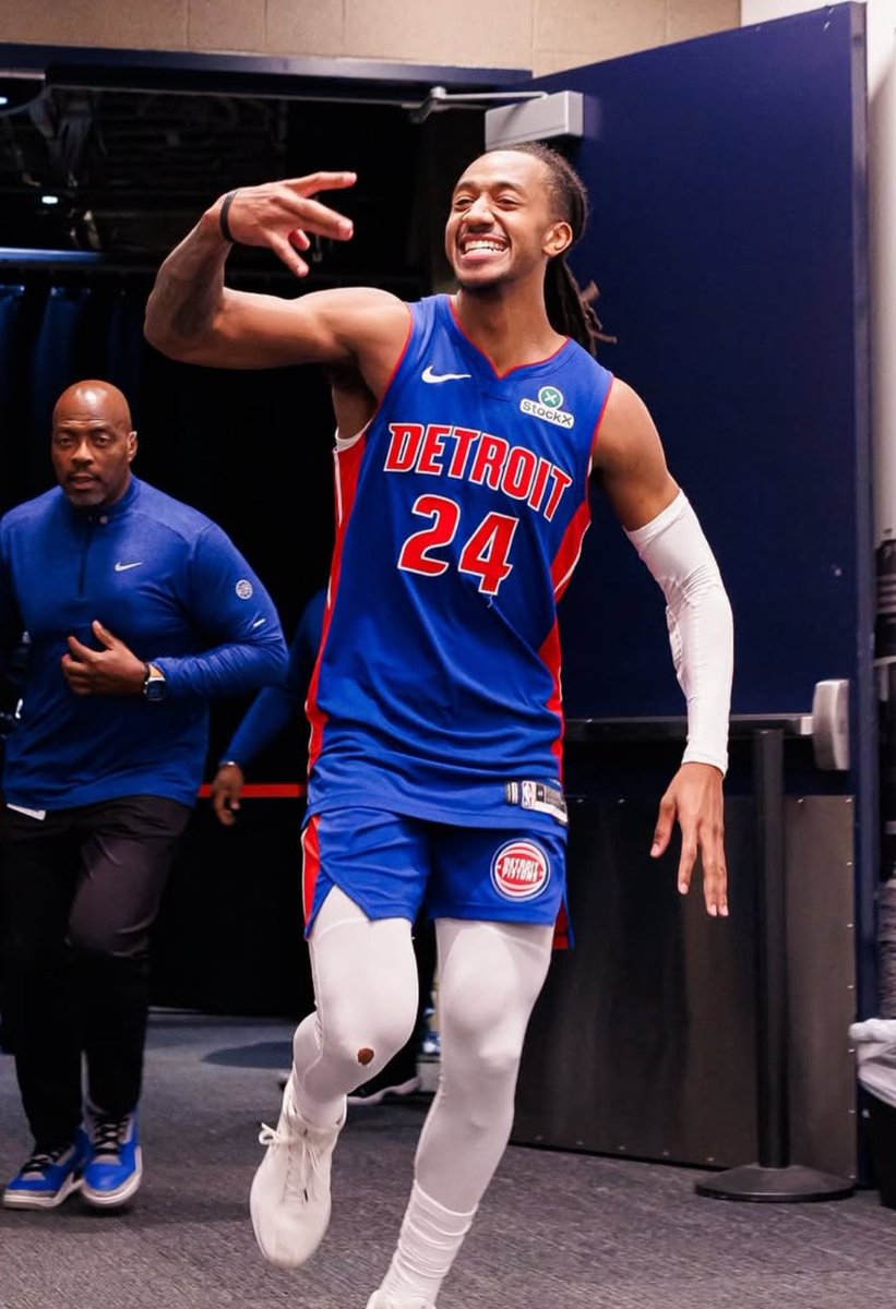 TheHoopCentral's tweet image. Daniss Jenkins over the last 3 games:

20.3 PPG
7.7 APG
5.0 RPG
2.3 SPG
56.3% 3P
36.4 MPG