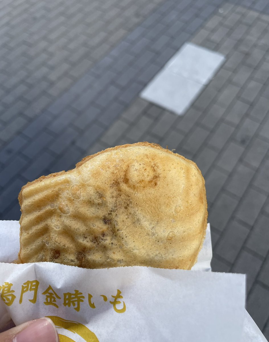 🐢「たい焼き1匹ください」 👩‍🍳「はい、たい焼きをお一つですね