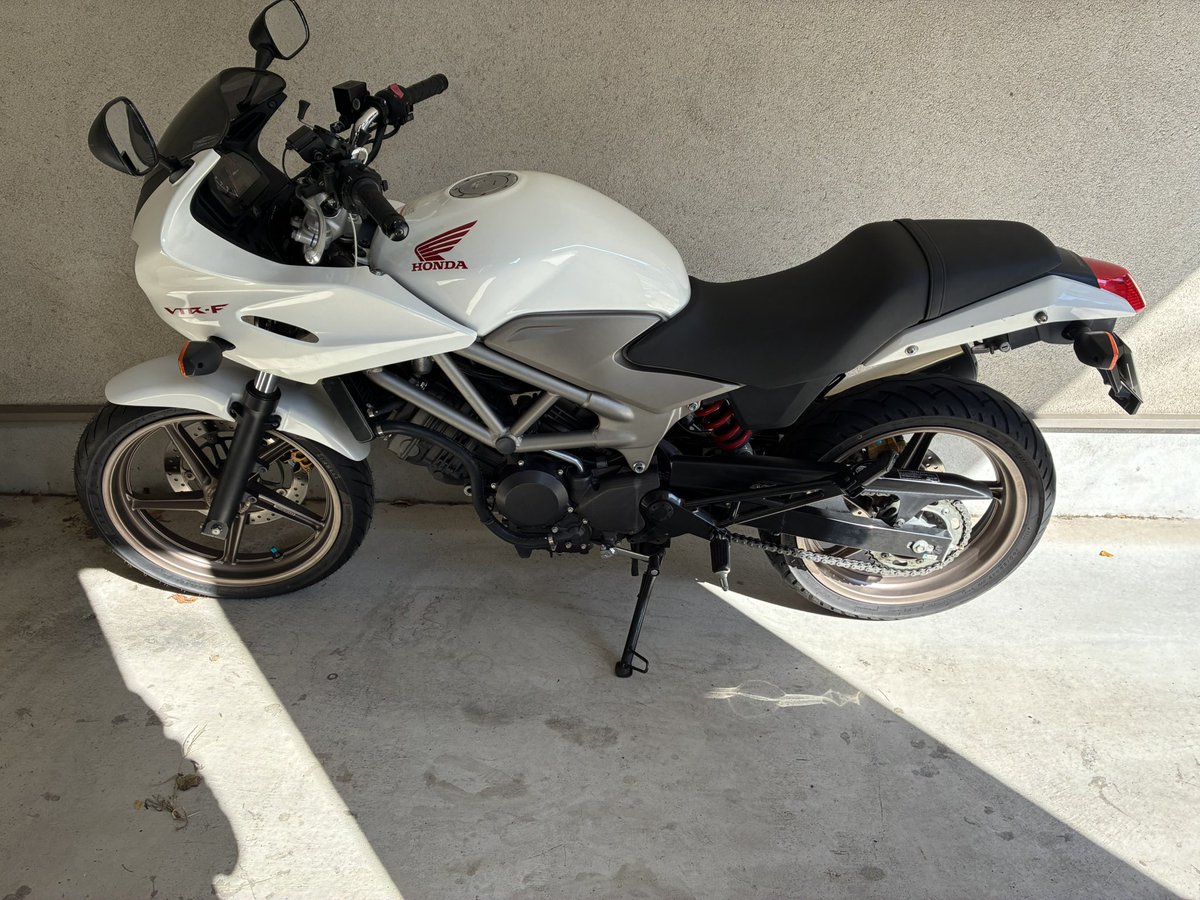 K_T109_OTACOM's tweet photo. My new gear…
#VTR250F https://t.co/sbFVJLiuLw