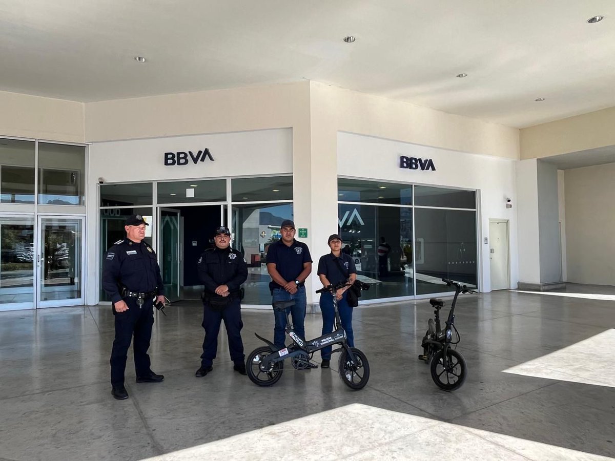 Como parte del Operativo Buen Fin 2025, personal de la Comisaría de Seguridad y cadetes de la Academia de Policía recorren plazas y centros comerciales para reforzar la prevención.

Si necesitas apoyo o realizar un reporte, acércate con confianza a nuestros elementos.