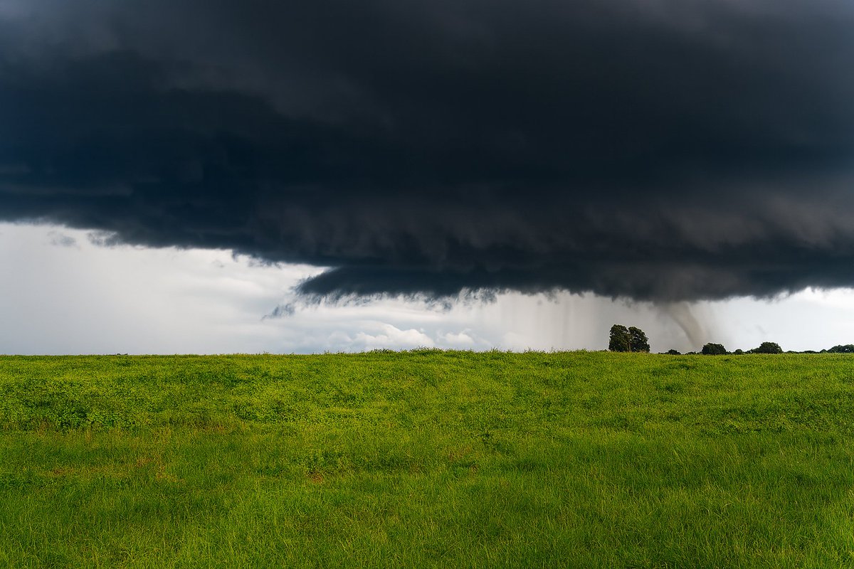Supercell Structure and tornado. 04/29/24. After almost picking up a supercell Hp producing violent rotation at N of Santa Maria, we returned to Cruz Alta and from there, we saw this supercell producing a tornado on our right. The image is from a follower: Lisi