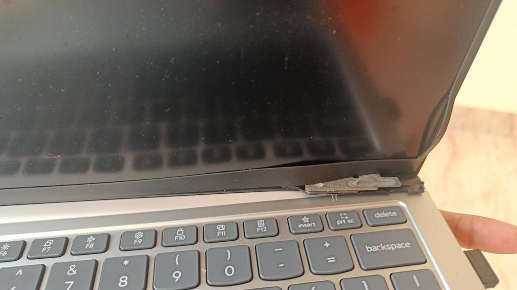 bismillakhans's tweet photo. I’m really disappointed with my Lenovo IdeaPad Slim 5 Gen 10 (40.64cms – AMD AI). The hinge broke due to poor plastic quality even though I used the laptop for barely a month. @Lenovo_in
Anyone planning to buy this model, please check carefully before purchasing.
#Lenovo #IdeaPad https://t.co/Sfu6YLj04Z