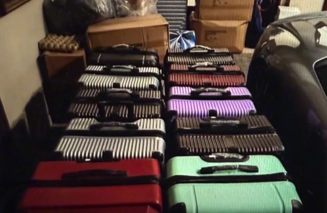 News5PH's tweet image. BREAKING NEWS | MALE-MALETA NG UMANO&apos;Y DELIVERIES PARA KAY PBBM AT ROMUALDEZ

Inilabas ni dating Ako Bicol representative Zaldy Co ang umano&apos;y mga larawan ng male-maletang pera na idineliver niya at ng kanyang mga tao kina Pres. Bongbong Marcos at dating House speaker Martin…