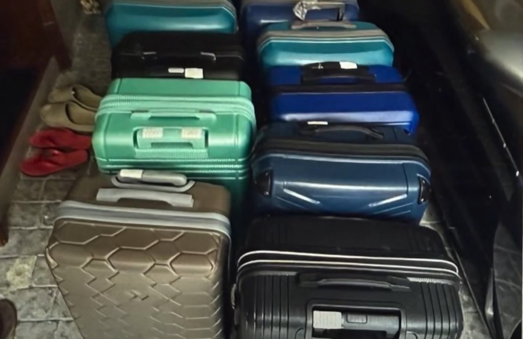 News5PH's tweet image. BREAKING NEWS | MALE-MALETA NG UMANO&apos;Y DELIVERIES PARA KAY PBBM AT ROMUALDEZ

Inilabas ni dating Ako Bicol representative Zaldy Co ang umano&apos;y mga larawan ng male-maletang pera na idineliver niya at ng kanyang mga tao kina Pres. Bongbong Marcos at dating House speaker Martin…