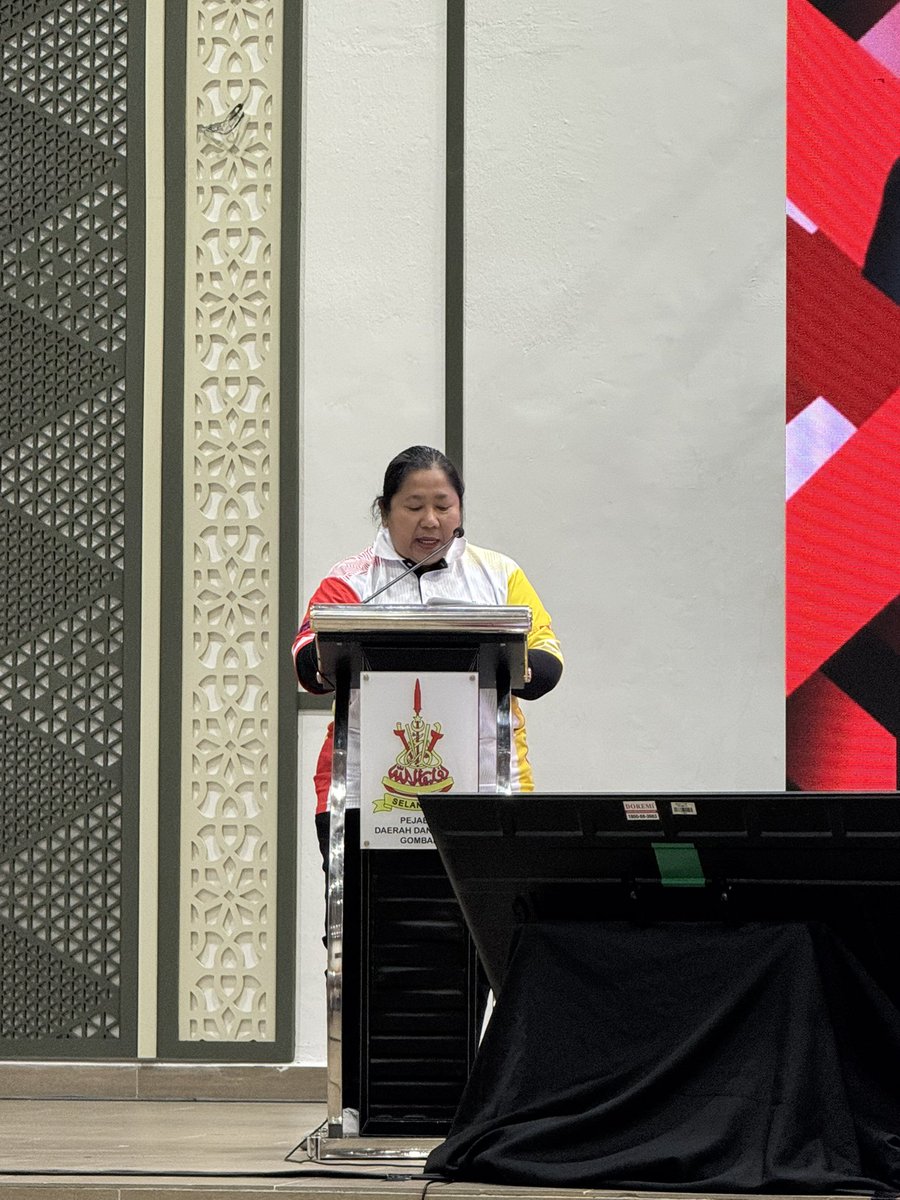 𝟏𝟓 𝐍𝐨𝐯𝐞𝐦𝐛𝐞𝐫 𝟐𝟎𝟐𝟓 | 𝐇𝐚𝐫𝐢 𝐁𝐞𝐫𝐭𝐞𝐦𝐮 𝐏𝐞𝐥𝐚𝐧𝐠𝐠𝐚𝐧 &amp; 𝐏𝐫𝐨𝐠𝐫𝐚𝐦 𝐈𝐋𝐓𝐈𝐙𝐀𝐌 𝐒𝐞𝐥𝐚𝐧𝐠𝐨𝐫 𝐏𝐞𝐧𝐲𝐚𝐲𝐚𝐧𝐠 (𝐈𝐒𝐏) 𝐃𝐚𝐞𝐫𝐚𝐡 𝐆𝐨𝐦𝐛𝐚𝐤

Program dimulakan dengan ucapan aluan oleh Puan Nor Azlina binti Abdul Aziz, Pegawai Daerah Gombak,