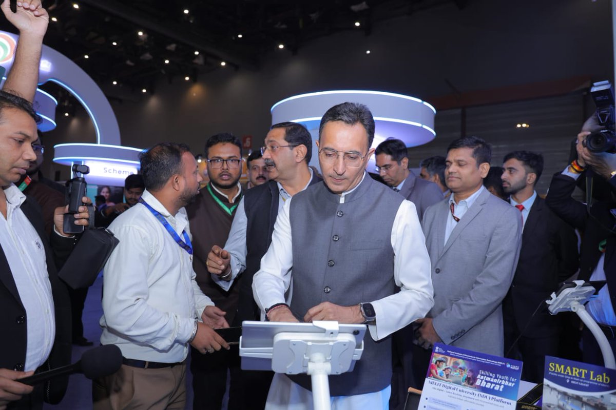 UIDAI's tweet image. Hon&apos;ble MoS Shri @JitinPrasada inaugurated the #DigitalIndia pavilion at #IITF2025 and graced with his presence on 14 Nov. Team #UIDAI showcased and highlighted #Aadhaar, its scaling achievements and the upcoming new Aadhaar app with exciting new features.

If you are at IITF,…