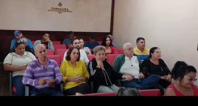Aprovechamos esta jornada especial para comunicar el nombramiento oficial como Directora General de la Empresa de Acopio, Beneficio y Torcido de Tabaco Holguín a Yailí Rey Velázquez. Nos llena de orgullo poder contar oficialmente con su basta sabiduría en ese puesto tan retador.