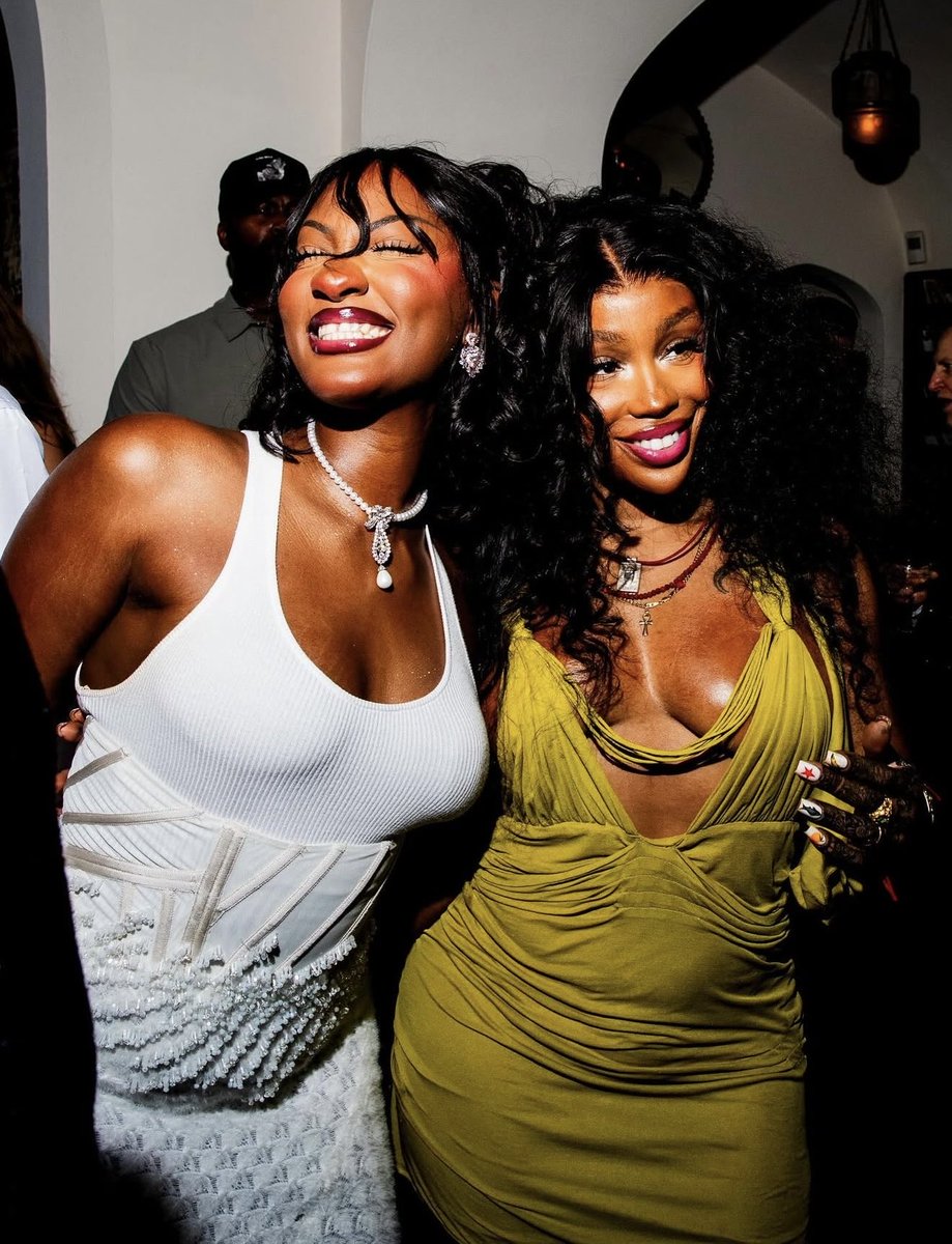 AlbumTalksHQ's tweet image. Tems &amp;amp; SZA tonight🥹♥️
