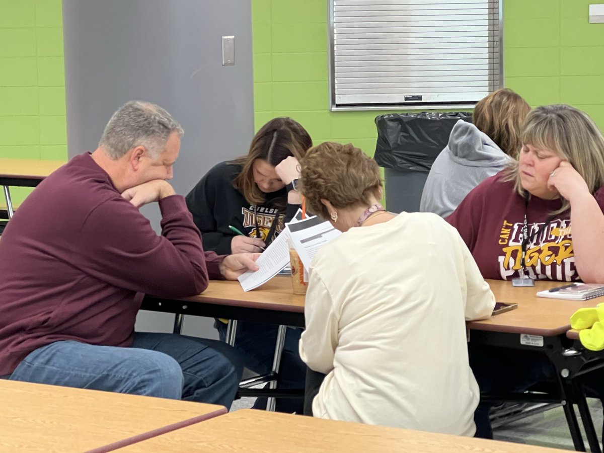 RNewcomb157C's tweet photo. @Chelsea_Tigers are lifelong learners. We started our staff meeting with some professional reading and discussion about differentiation! #WeAreChelsea #LightsCameraAction https://t.co/bwGSuoqoG9