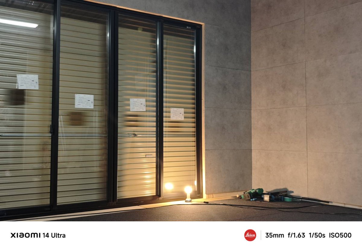 mokuseidayo's tweet image. ウッドデッキ2列目が出来た。残り3列。
壁紙を板に張り付けパネルの用に組み込んだのは正解だった気がする。

イナバ物置が段々家っぽく見えてきた。

近くに湖の公園があり、日の出、日の入りも絶景で息子達がいつも走り回っている。