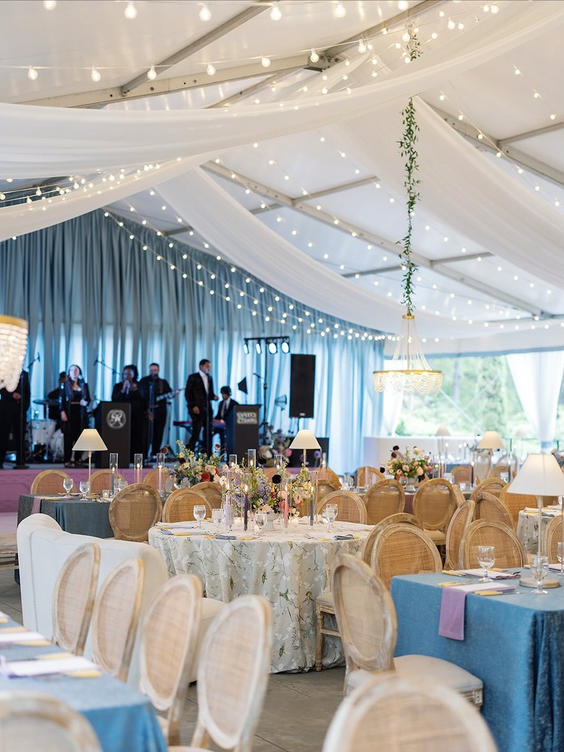 partytables's tweet image. The drapery is installed—let the celebrations begin! There&apos;s something magical about that moment when fabric transforms a space and suddenly, it&apos;s showtime. #FlashbackFriday to this stunning setup that set the stage for an unforgettable night. #EventDesign