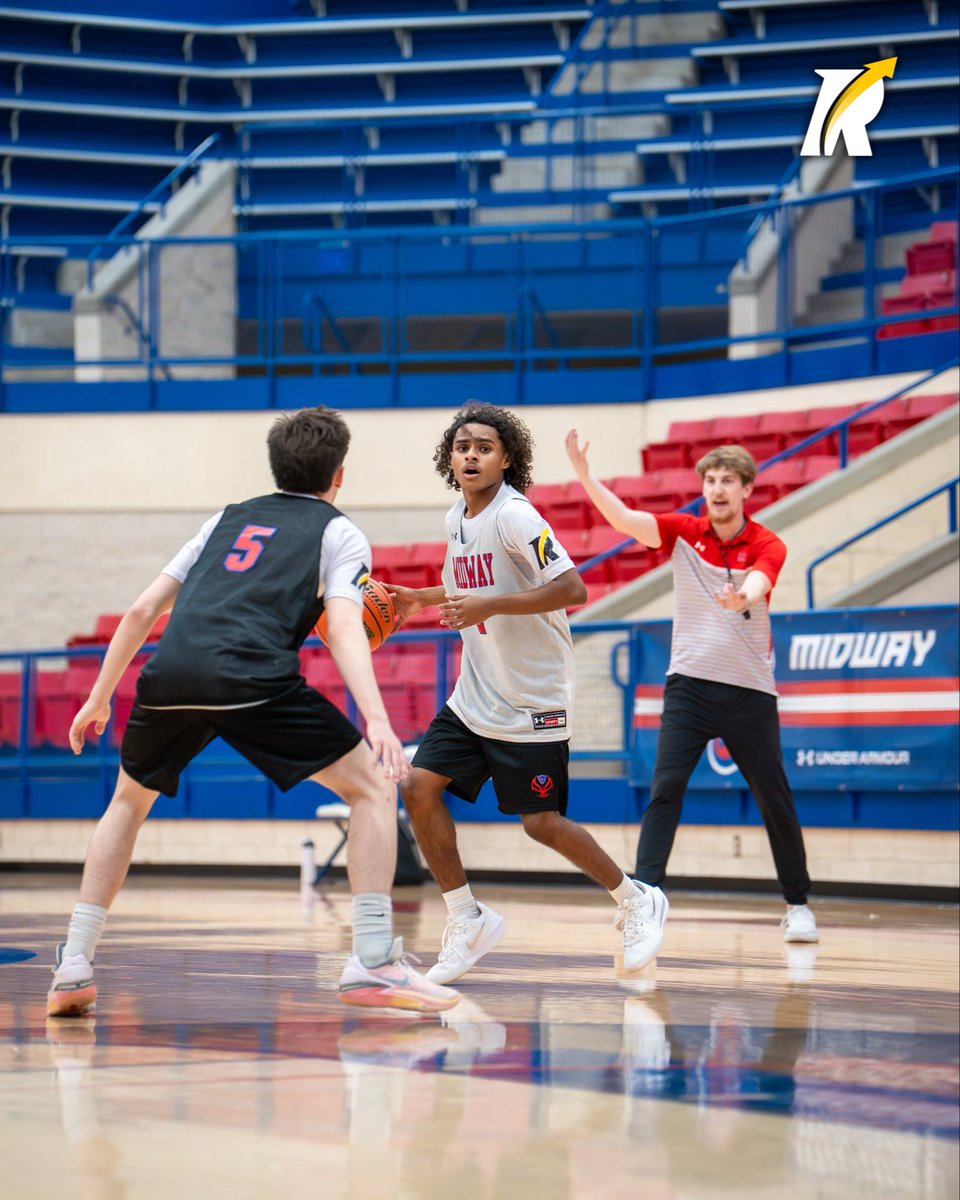 Revocruit's tweet image. Mic’d Up at Midway 🎙️ 

Locked into the details and building toward the season — Midway High School put in focused reps and high-energy work during today’s mic’d-up practice session. A team sharpening every possession and growing together.
