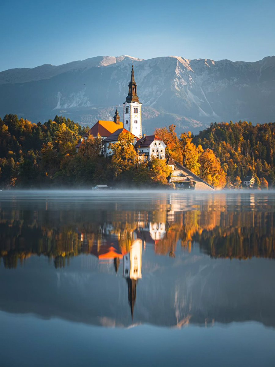 ExploringSlo's tweet image. A classic 😍 In autumn, Bled glows with golden hues, its tranquil lake reflecting brilliant colors as the Alps stand majestic in the background.
Photo by 📸 @dejanslr