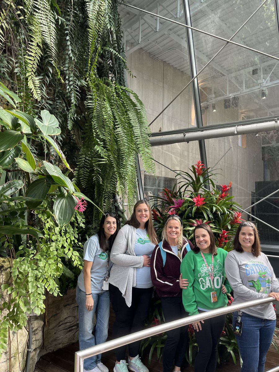 MsAngel0077's tweet photo. Happy Friday my friends! This was a CRAZY, BUSY week. I was in charge of our Veterans Day Breakfast/ Parade activity and our 3rd grade field trip to the Science Museum!!!! Time to relax! #3rdgraderocks https://t.co/13c23lLj6Q