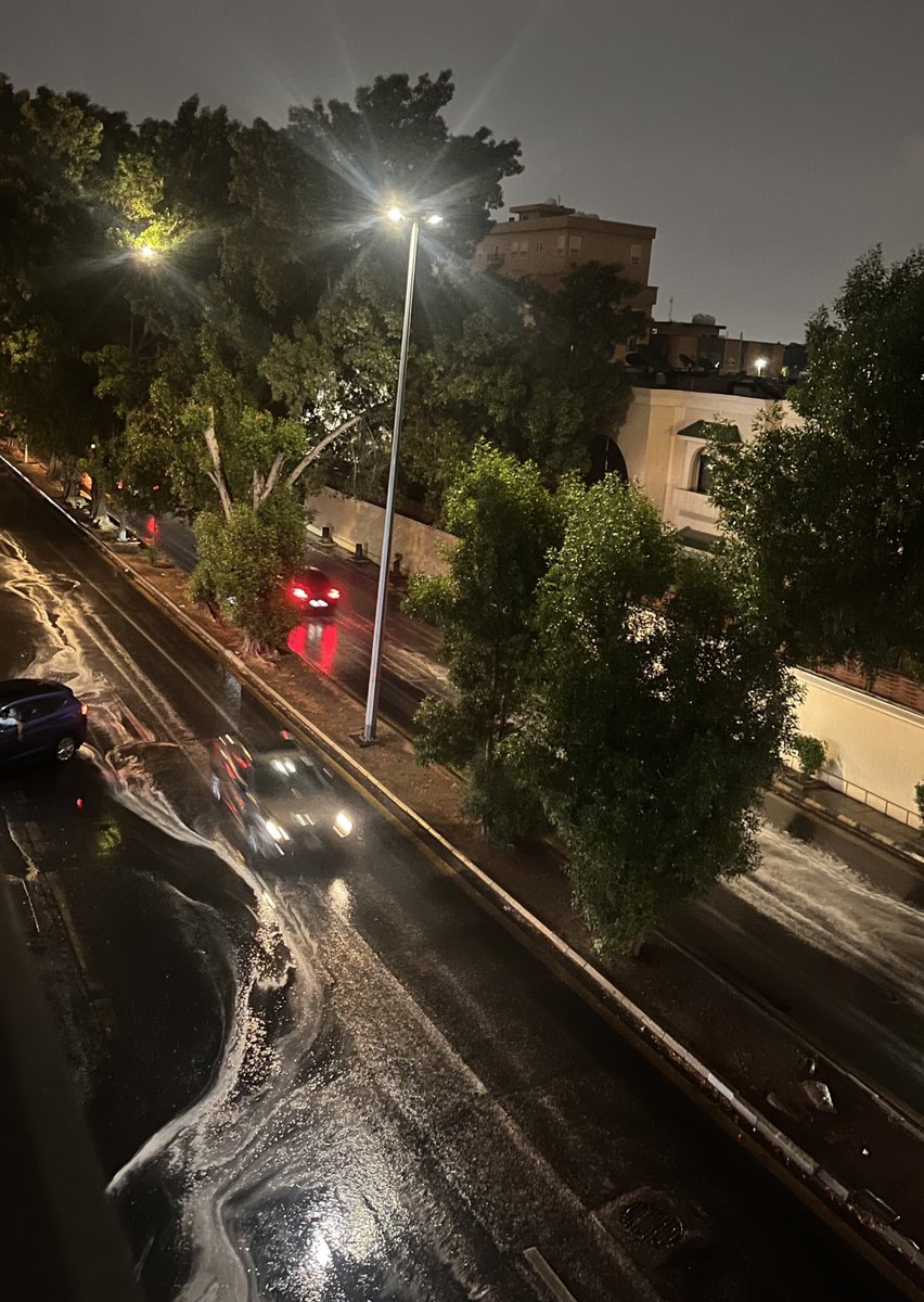 جدة ومطر و نوفمبر🤎.