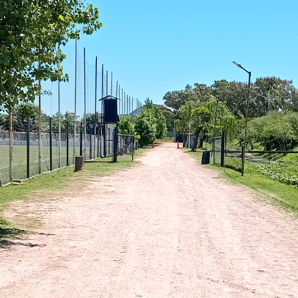 #Quilmes Se viene el asfalto para la calle interna del #PredioQAC, una obra pendiente desde el mismo momento que se hizo el estacionamiento. 

#AlsinaYLora/#Asfalto/#CalleInterna