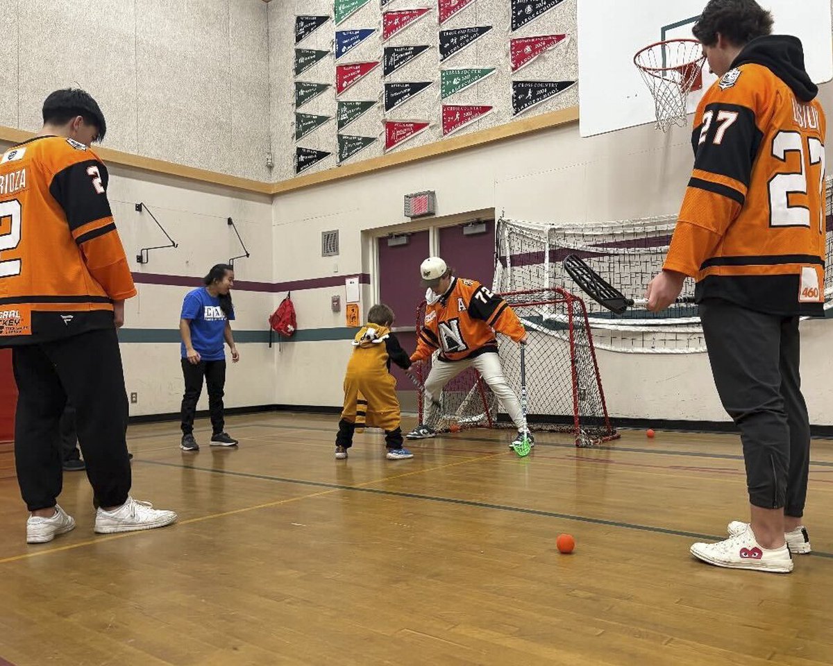 Shooting around with the <a href="/ClippersHockey/">Nanaimo Clippers</a>! 🏒 

A few days ago, our #Nanaimo multisport participants enjoyed an unforgettable experience with the 5-time #BCHL Champions!

Thanks to the Clippers for bringing the energy, encouragement, and smiles. 

Come back soon! 😎