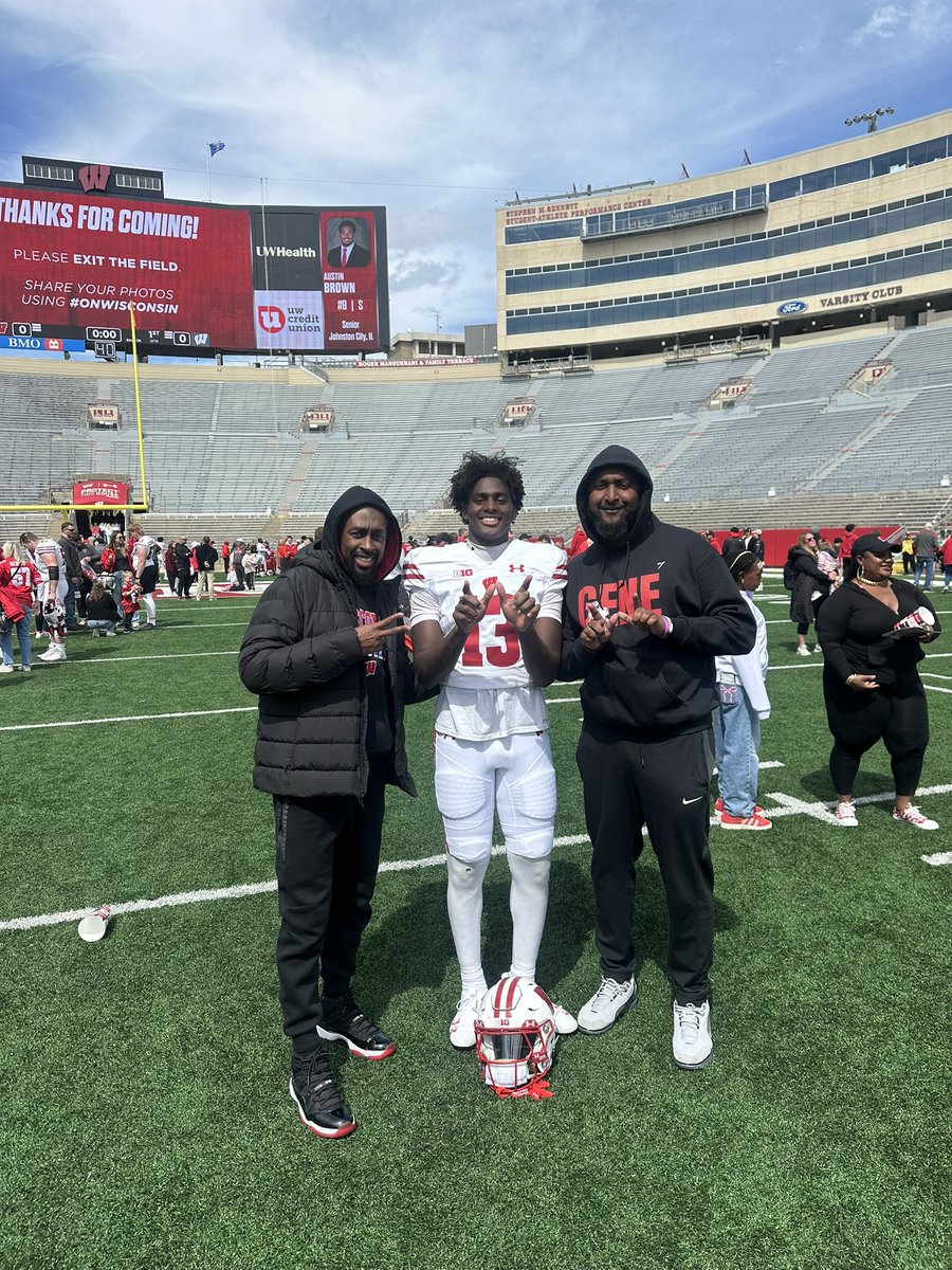 Jivp135's tweet photo. Happy birthday @TYHilton13 my kids getting old enjoy your day https://t.co/h63SGu5Y7x