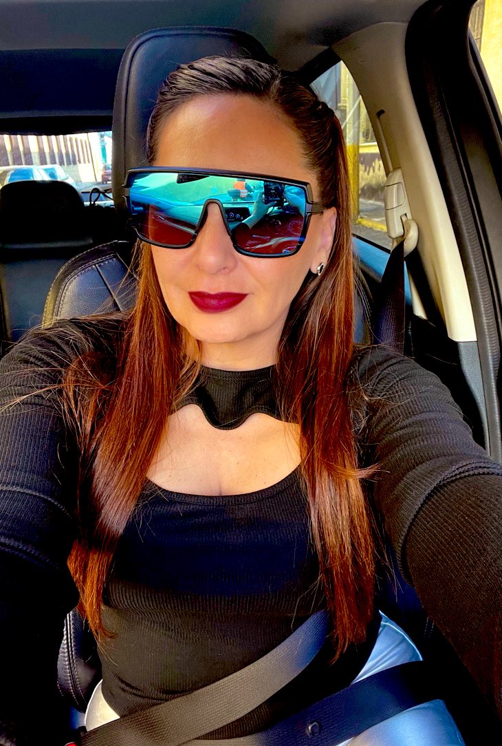 giarmi's tweet photo. Lentes de robocop 🕶️#FelizViernesATodos #FelizPuente #FelizViernes https://t.co/3yB0icWWpw