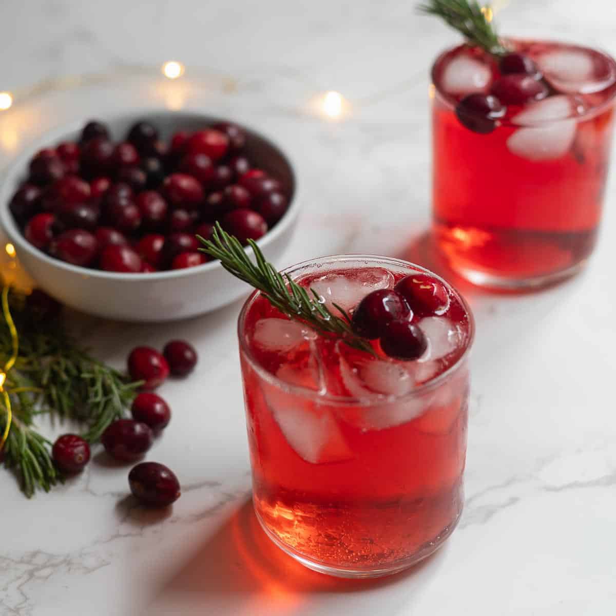 It’s #MinionsHappyHour! Cheers to the calm before the holiday chaos. 🍸🍂 Share your drinks. <a href="/Stillsmack/">David Back to the Well</a> <a href="/DesiFlurane/">Peggy</a> <a href="/KiKi1185/">Kristin</a> <a href="/danielp_reid/">Daniel Reid</a> 📸 Cranberry Rosemary Gin Fizz