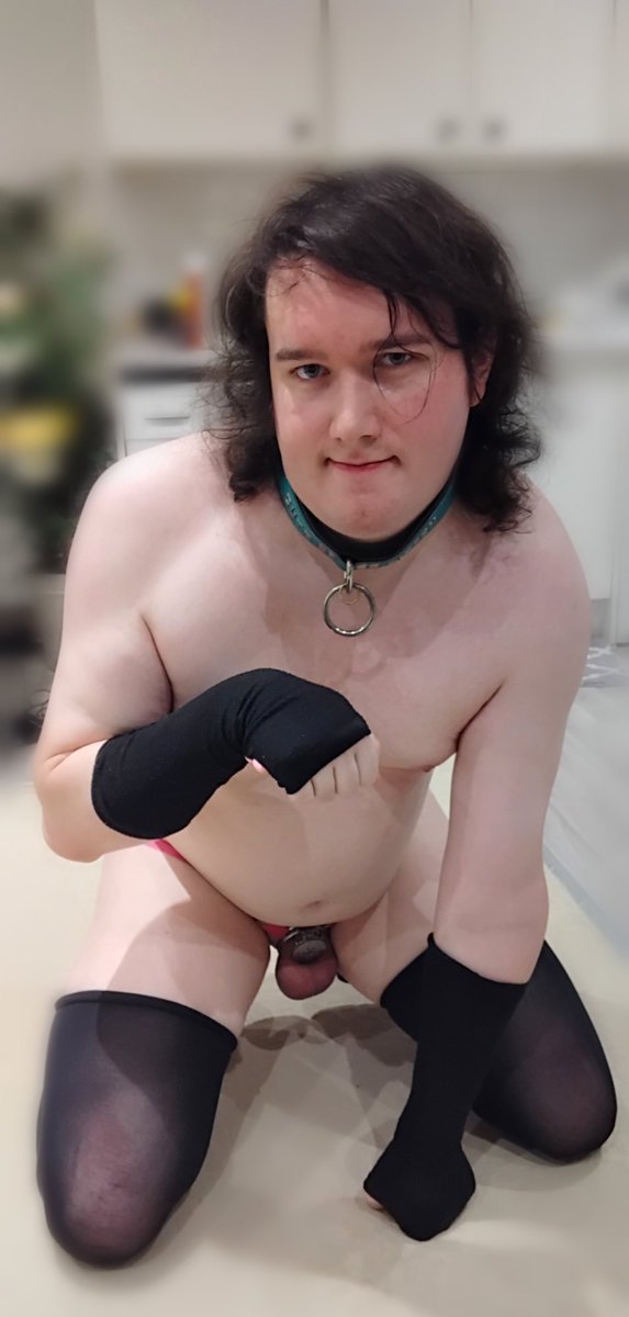 CW: Irl nude. Was asked to share the photo I drew over >/////>
(hadn't planned on posting this anywhere so I didn't put the most effort in <.<)