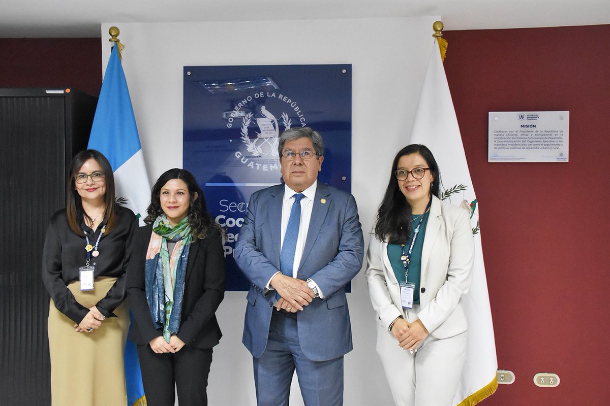 SCEPgt's tweet image. La Carta de entendimiento entre la #SCEP🇬🇹 y el @nimdgt, firmada por el secretario ejecutivo de la presidencia, Victor Hugo Godoy e Inés Lourdes Tobar, representante de país, del Instituto Holandés para la Democracia Multipartidaria tiene como objeto, establecer …