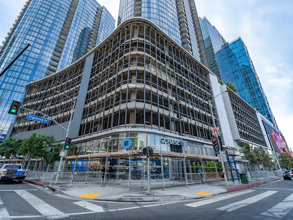 Haymaker_Lex's tweet image. Happy #FunFactFriday! 

Did you know commercial real estate can literally change your brain?

Studies show that people are more likely to remember businesses located on corners or along curved roads because the brain registers those spaces as “decision points.”

That means a