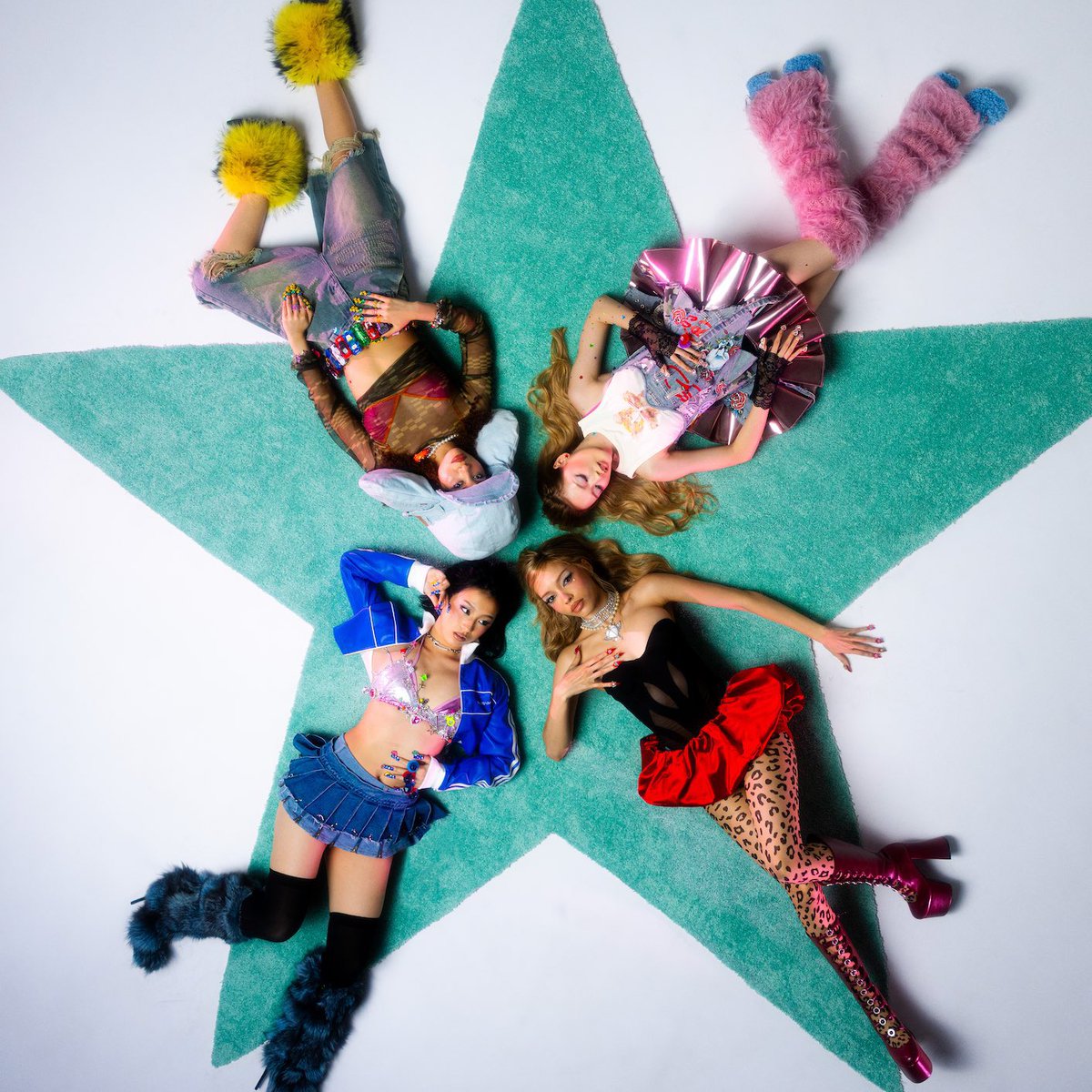 FOCO NOS STREAMS! Confira e acompanhem as playlists abaixo para aumentarmos os streams de “Little Miss”. 🔥

LITTLE MISS FOCUS! 👇
🔗 open.spotify.com/playlist/21vhi… 

LITTLE MISS + POP! 👇
🔗 open.spotify.com/playlist/06BF2… 

#GIRLSET <a href="/GIRLSETofficial/">GIRLSET</a>