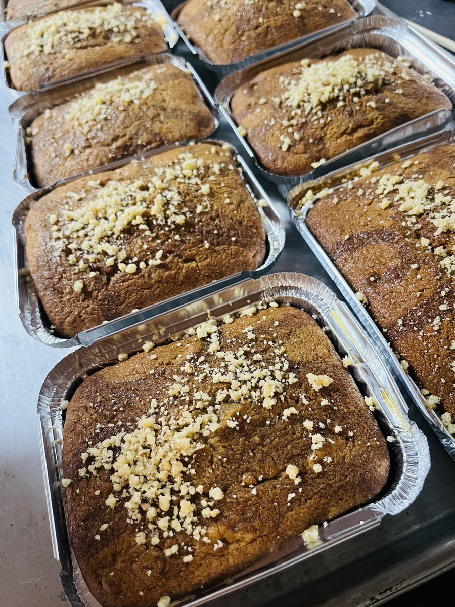 Mini bizcochos: 
Calabaza pecana 🎃 
Guineo con nuez 🍌 
Zanahoria con nuez 🥕