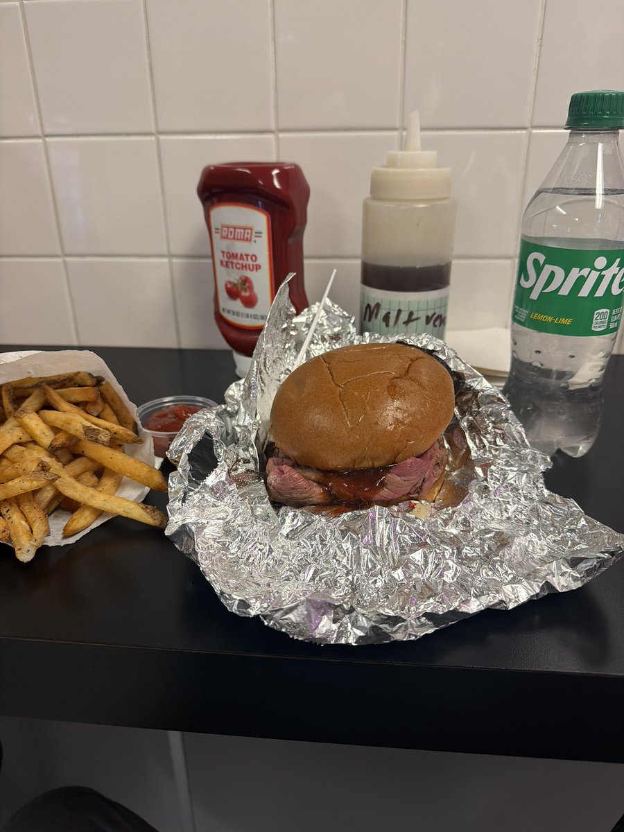 realMrTNF's tweet image. #PBF AFTER DARK!

📍Birds Nest BBQ.

BET IT DO IT LOVE IT!

HAVE A GREAT WEEKEND!