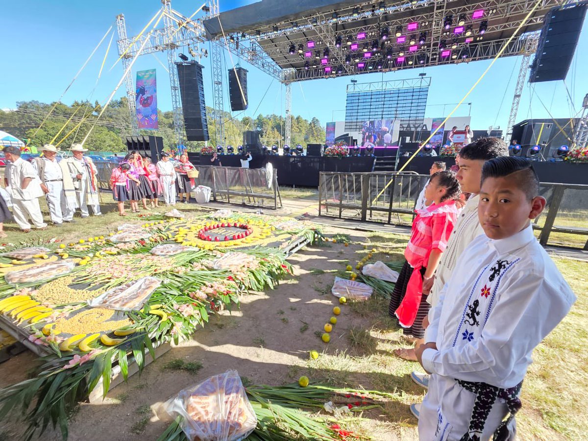 arturougaldea_'s tweet photo. Con la representación del Srio. Miguel Ángel Hernández Espejel, asistí a la Ceremonia de Inauguración del Festival de las Culturas Ñathö, 7ª Edición en #Temoaya.
Un espacio que enalteció la historia, la identidad y la fuerza de nuestros pueblos originarios. 
#OrgulloOtomí https://t.co/Aq17ZdwvvF