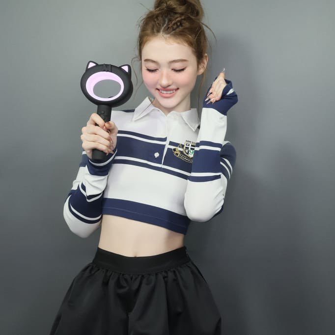 eclla's tweet image. Frame myself inside the photobooth, a normal teenager day, I guess? Yet, now I brought on my little buddy on my grip: the kitty stick to fill up the photostrips. Today is theme also striking to &amp;lt; be adorable to hang on bedroom’s mirror! &amp;gt; 𖦹❤︎