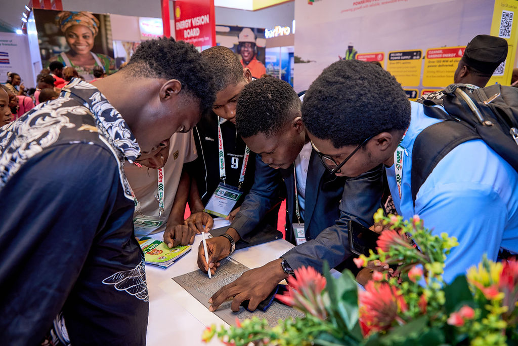 Shell_Nigeria's tweet photo. Another day, another set of committed "national energy strategists" tackling the energy trilemma.
We? Providing the platform for Industry and for Nation.
#PoweringProgress
#NAPE2025
#ShellBooth https://t.co/YyoudRaI9B