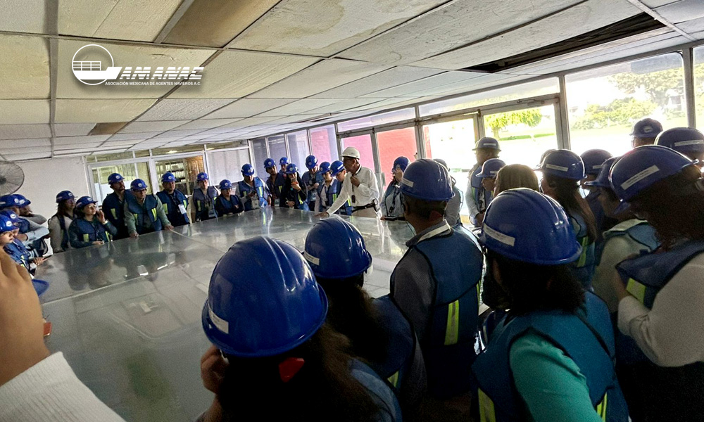 En nuestro curso teórico–práctico en Lázaro Cárdenas, visitamos las instalaciones de Fertinal, donde los participantes conocieron de cerca sus procesos operativos y logísticos. Gracias a Fertinal por abrir sus puertas y sumar a esta experiencia práctica.

#AMANAC #AgentesNavieros