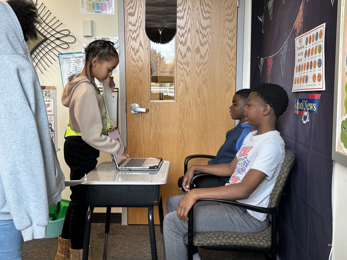 SoniaMatthew2's tweet image. The AP’s office is a place where leadership soars! Our pre-recorded news program is developed and led by scholars and ALL of them get an opportunity to shine. ✨ It’s the working, leadership development lunch meeting every day. #ProudAssistantPrincipal