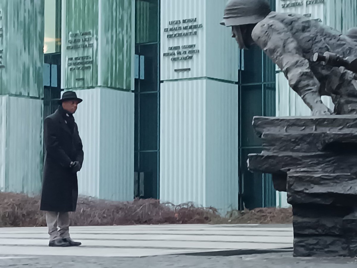 JarnickiM's tweet image. Togo Intel #Hommage du Président du Conseil du #Togo Docteur Edem Atsou #Kwasi @AtsouDr lors des Festivités de la #Fête de l'#Indépendance de la #Pologne. Devant la Tombe du soldat inconnu et #Monument des Insurgés de l'#ArmiaKrajowa. #AK #Niepodleglość @prezydentpl @donaldtusk