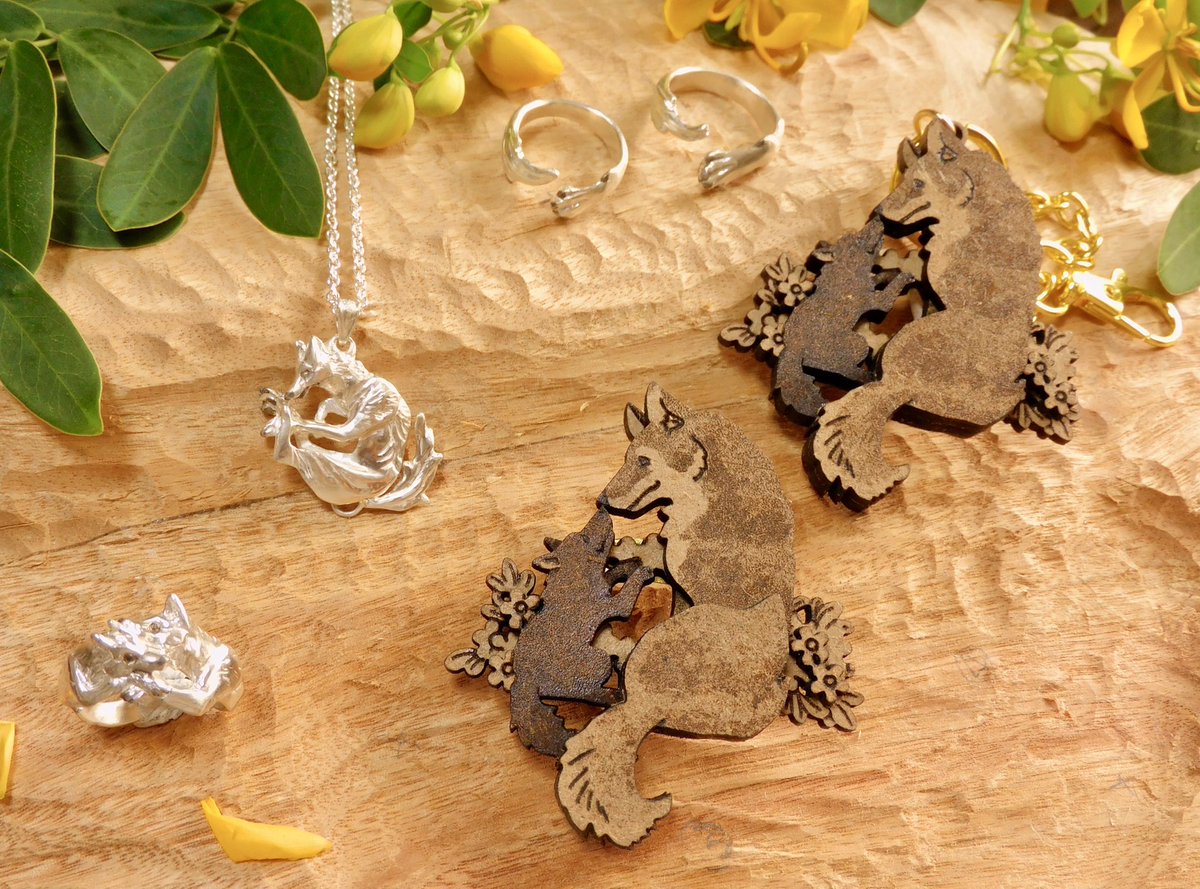 KorokoroKinomi's tweet photo. すみません　#デザフェス62 
お品書きできませんでした💦

動物モチーフのシルバーアクセサリー、真鍮リング、ブローチ・バッグチャーム、ミニ原画、ポストカード、オオカミのシーリングスタンプとそのシール
を持ってきています

ミニ原画は数が多く並べきれないと思いますのでお声がけください https://t.co/XjjaxrduJd